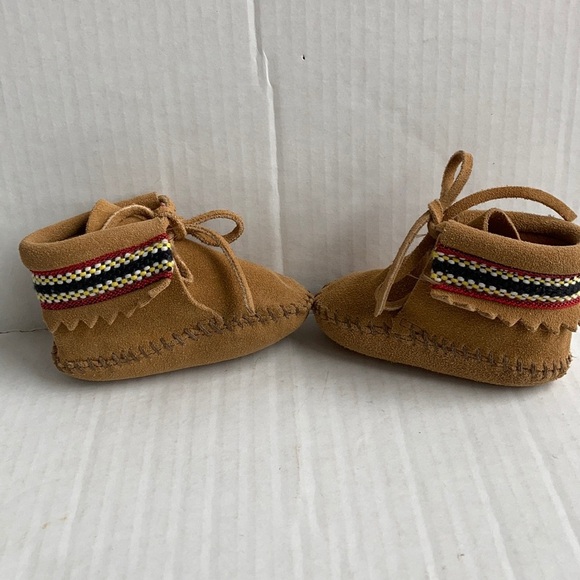 Baby Minnetonka Moccasin brown suede yellow black red braided booties with tie - Picture 10 of 15